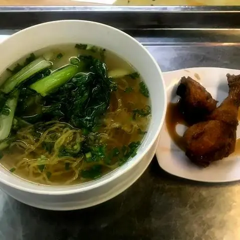 Hình ảnh Mì gà da giòn nước