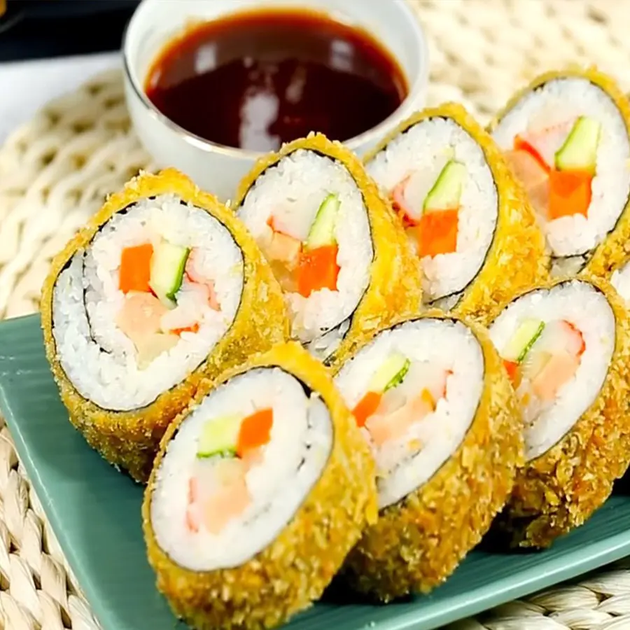 Hình ảnh 1 hộp Kimbap chiên - 2 cái