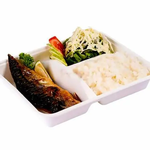 Hình ảnh Cơm Cá Saba Nướng Muối Kèm Salad