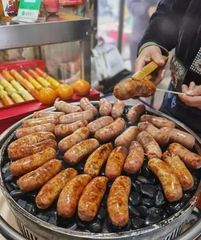Hình ảnh Lạp xưởng nướng đá