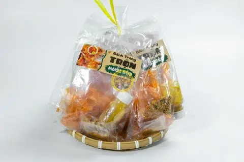 Hình ảnh Bánh Tráng Trộn Muối Béo Sợi Tôm