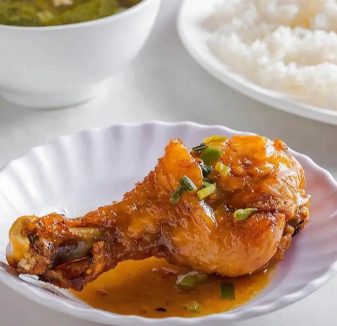 Hình ảnh Cơm đùi gà chiên sốt me