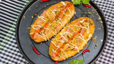 Hình ảnh Bánh Mì Nướng Chà Bông Xúc Xích Hành Phi