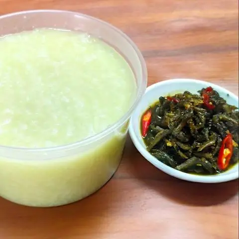 Hình ảnh Cháo Trắng Lá Dứa Cá Bống Trứng Kho Tiêu
