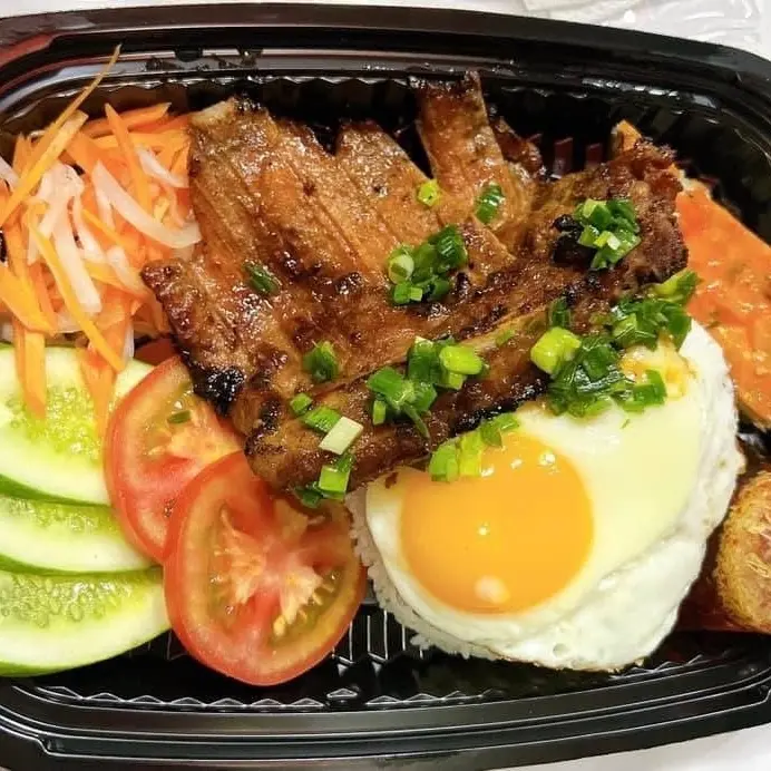 Hình ảnh Cơm tấm sườn bì chả ốp la