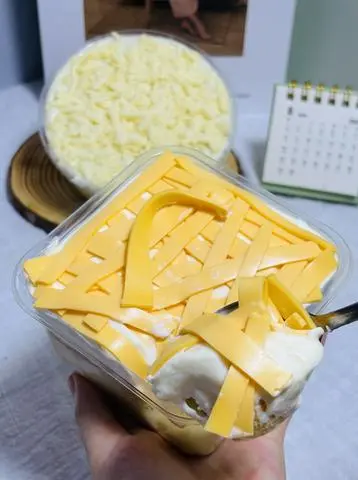Hình ảnh Bông Lan Lava phomai Cheddar