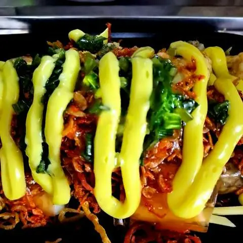 Hình ảnh Bánh tráng cuốn thập cẩm nhiều trứng đặc biệt