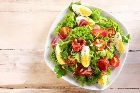 Hình ảnh Mì rau củ + Trứng gà luộc 155 calo