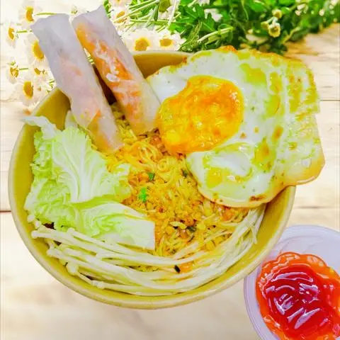 Hình ảnh Mì Trộn Sốt, Tỏi Bơ Đặc Biệt,Chả Ram Tôm Đất (2 Cây), Trứng + (Kèm Tương Ớt,Cà,Rau Bắp/Cải Thảo,Nấm)