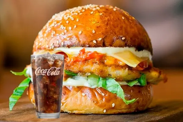Hình ảnh Combo Hamburger gà phô mai - coca 500ml