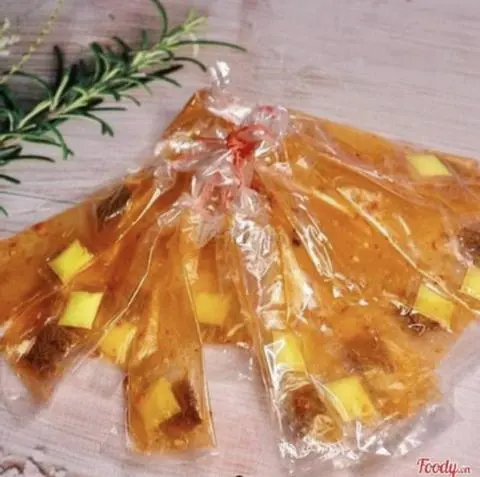 Hình ảnh Bánh tráng xâu bơ dẻo cay