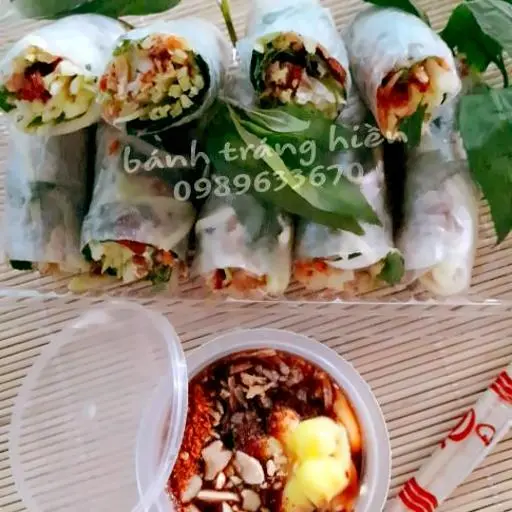 Hình ảnh Bánh Tráng Cuốn Chấm Sốt Me Bơ