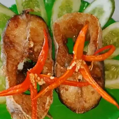 Hình ảnh Cơm Cá Hú Muối Sả Bơi Cháo Dầu