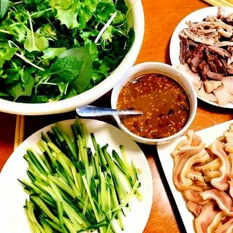 Hình ảnh Phần Gỏi Cuốn Tôm Thịt Khách Tự Cuốn Chấm Tương