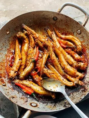 Hình ảnh cơm cá bống kho nghệ