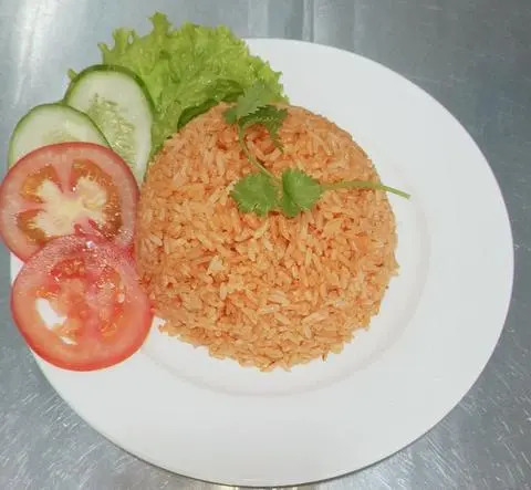 Hình ảnh cơm đỏ dùng thêm 