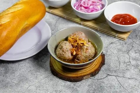 Hình ảnh Bánh mì xíu mại chén 