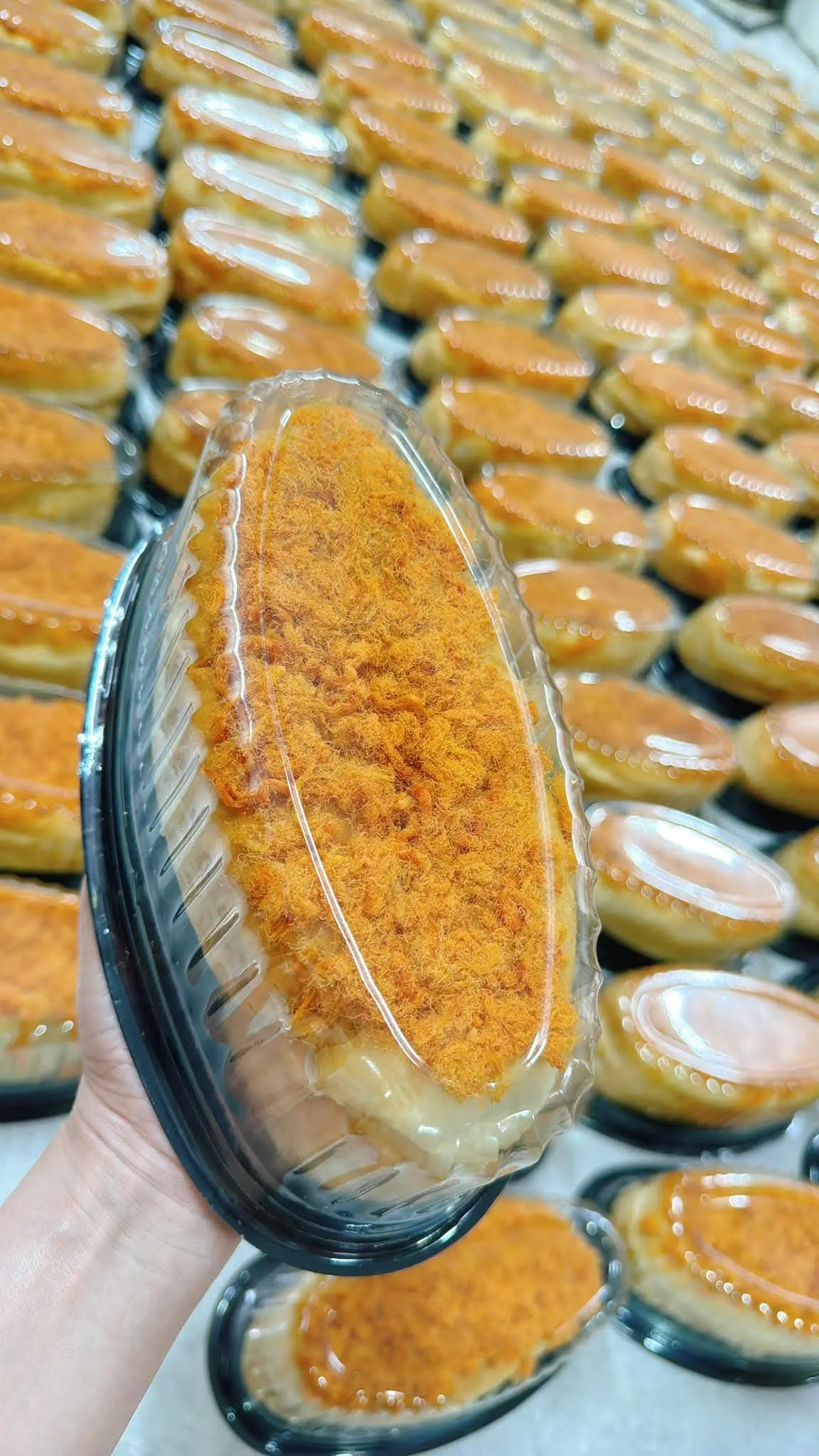 Hình ảnh bánh mì phô mai sốt hoàng kim 
