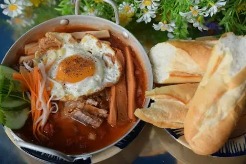 Hình ảnh bánh mì chảo cá 