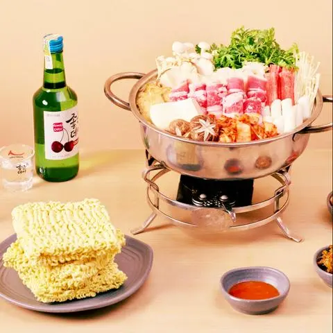 Hình ảnh Lẩu kim chi bò Mỹ lớn