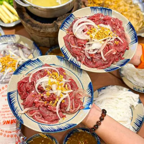 Hình ảnh Lẩu bò nhúng dấm đặc biệt (2 người ăn) – Đầy đủ rau, bún