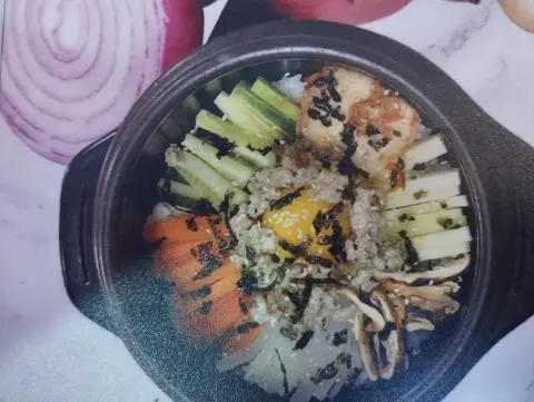 Hình ảnh Bimbimbap bò