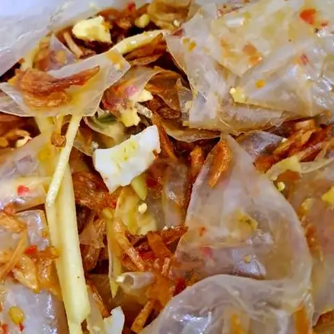 Hình ảnh Bánh tráng dẻo sương trộn sa tế hành phi trứng cút