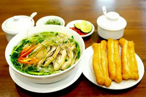 Hình ảnh Quẩy Ăn Với Phở