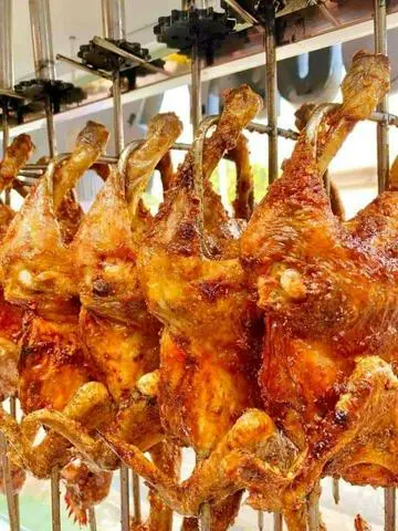 Hình ảnh 2 con gà nướng sốt đản đôn