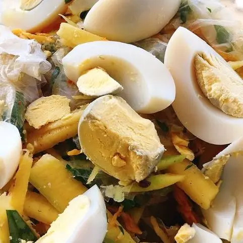 Hình ảnh Trứng Gà Vữa Trộn Xoài 