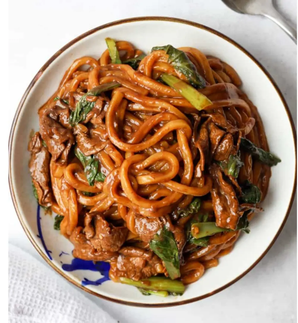 Hình ảnh Mì udon xào bò sốt tiêu đen
