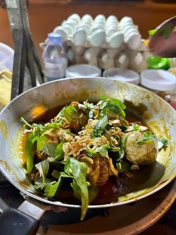 Hình ảnh Combo: 5 Trứng lộn luộc ốp mề X 3 Trứng lộn xào me