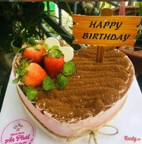 Hình ảnh Bánh Kem Tiramisu Trái Tim trang trí dâu 03