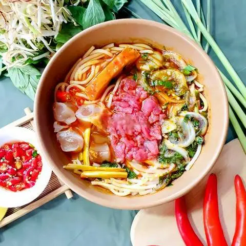 Hình ảnh Bún bò tái - gân - chả