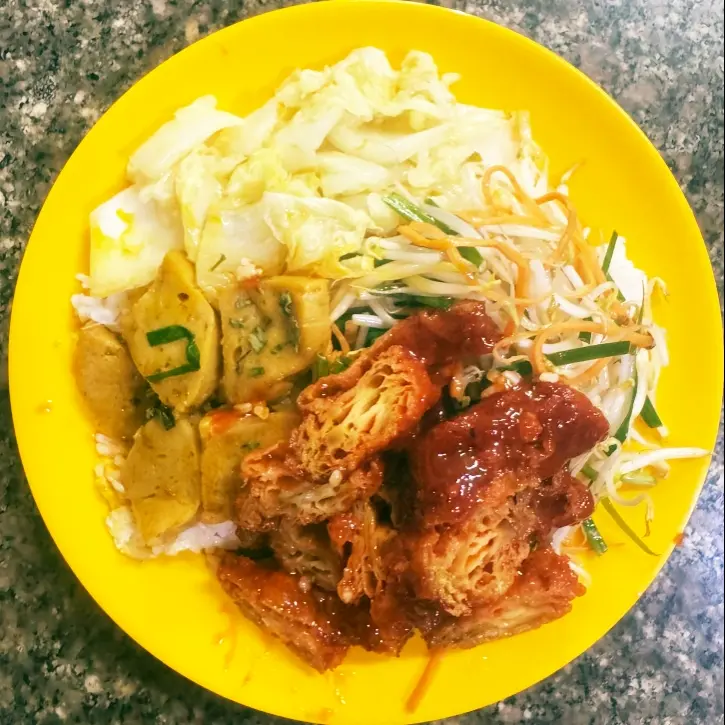 Hình ảnh Cơm rau xào đậu hũ ky chả lụa