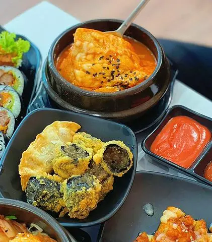 Hình ảnh Set tokbokki trứng chả cá - mandu 2 cái - miến cuộn rong biển