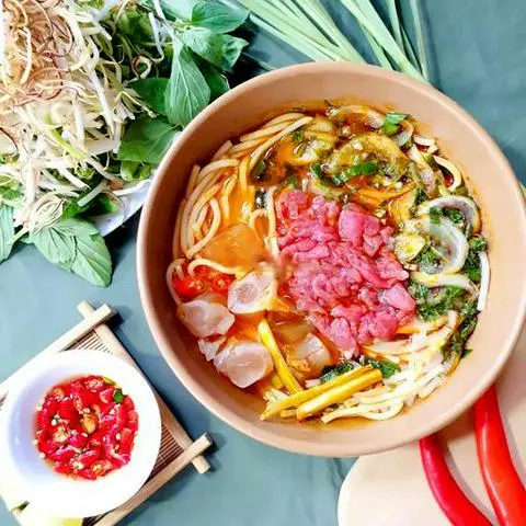 Hình ảnh Bún bò tái - gân