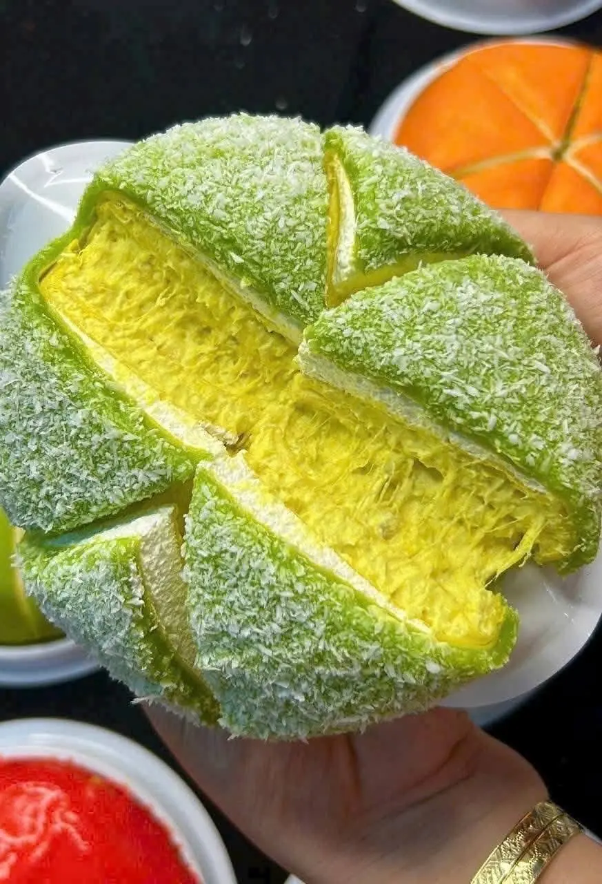 Hình ảnh Bánh phú sĩ lá dứa 14cm