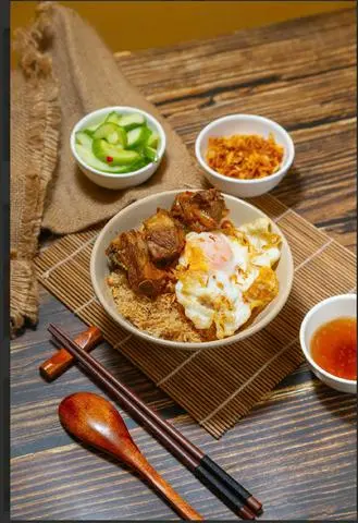 Hình ảnh Xôi xéo sườn cay , ốp la , chà bông 