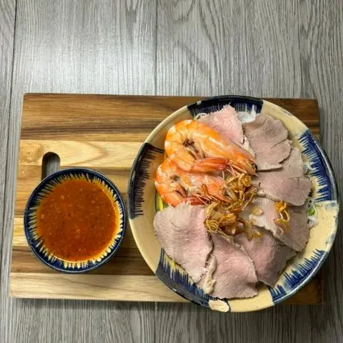 Hình ảnh BÚN THÁI TRỘN TÔM THỊT 