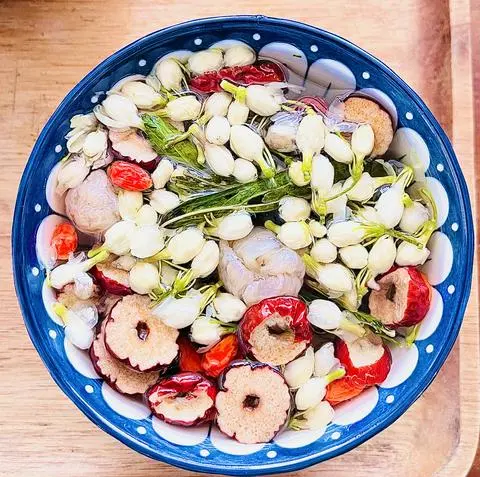 Hình ảnh Trà Long Nhãn mix Nhài Nụ (Trà thảo mộc nóng-Không đá)