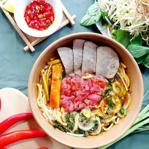 Hình ảnh Bún bò tái - nạm - chả