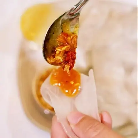 Hình ảnh Bánh Tráng Chấm Sốt