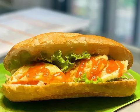 Hình ảnh 2 Bánh mì 2 trứng kèm 2 ly coca