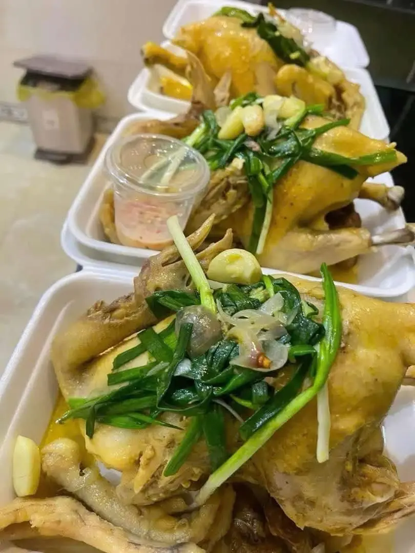 Hình ảnh Gà Hấp Hành Nửa Con Chặt Sẵn