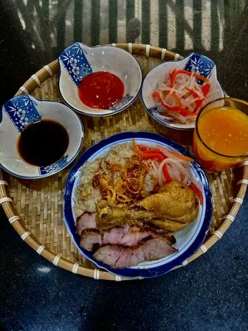Hình ảnh Xôi Đùi Gà + Xá Xíu 