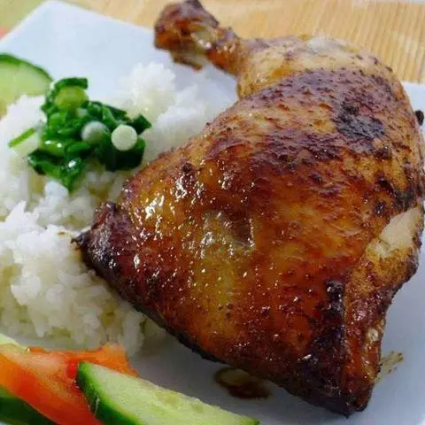 Hình ảnh Cơm đùi gà góc 4 quay mật ong