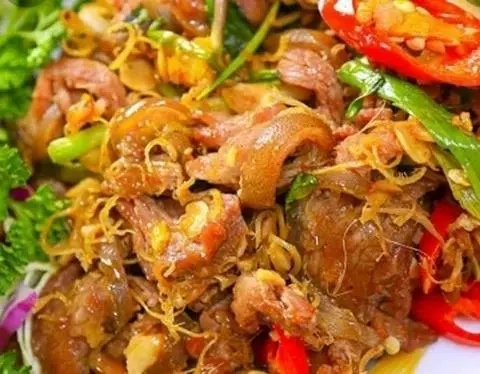 Hình ảnh Heo rừng xào sả ớt