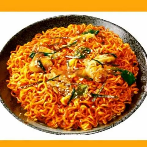 Hình ảnh Combo mì trộn gà cay trứng muối - bánh gạo lắc phô mai - sâm dứa sữa