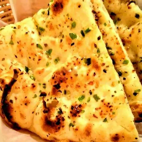 Hình ảnh Garlic - cheese naan